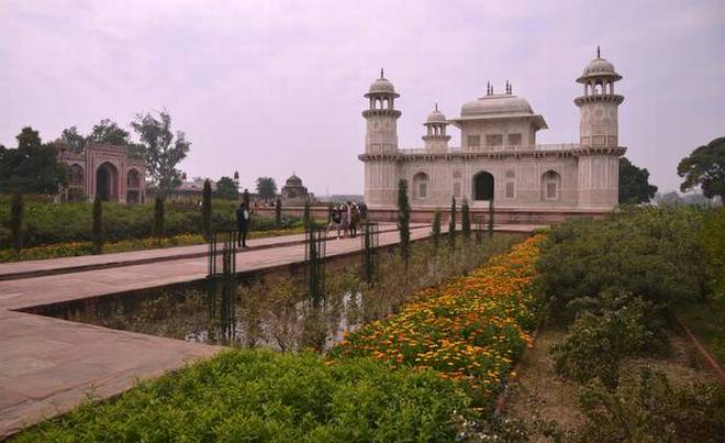 31SM1MUGHALGARDENAGRA9